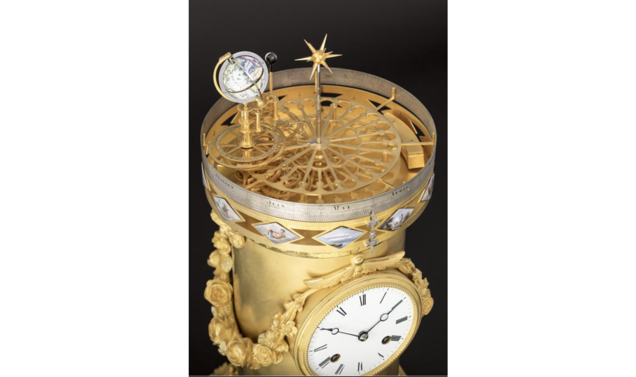 Cette pendule à planétaire tellurium (François-Ducommun-dit-Boudry, 1763 - 1839) fait partie des 120 objets qui ont été envoyés temporairement à Shangaï.