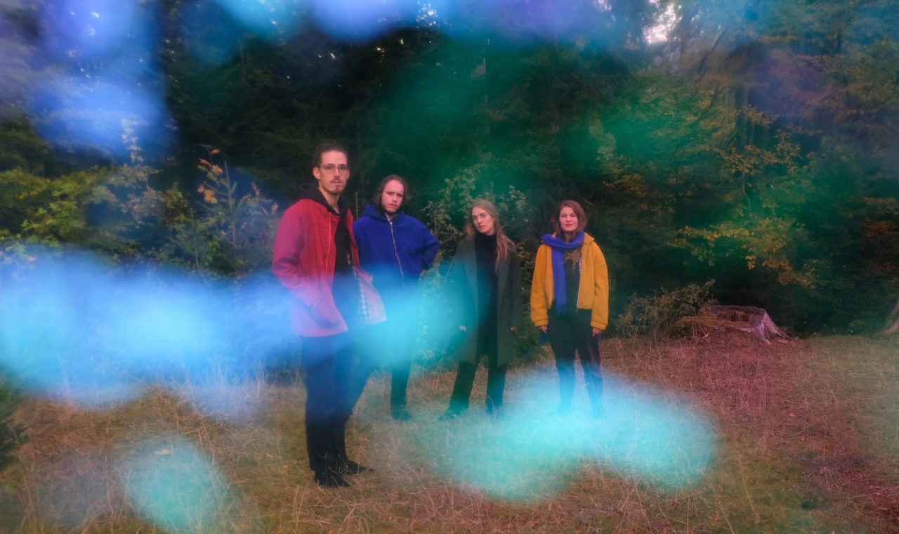 En forêt pour un shooting promotionnel. (photo Margot Roth)