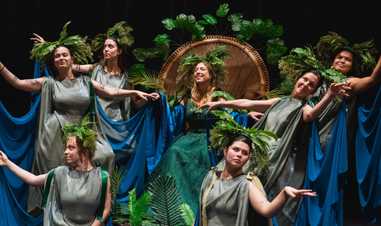 La Dame du Lac (Floriane Iseli) et ses Filles du Lac. (photo Léa Pheulpin)