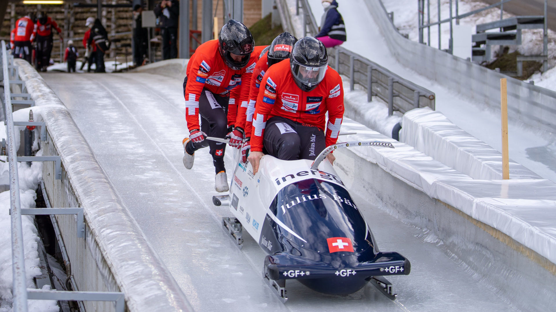 Yann Moulinier: pilote en piste et en coulisses. Ici, en Coupe d’Europe - à l’Olympia Bobbahn d’Innsbruck (photo Marco Dörig).