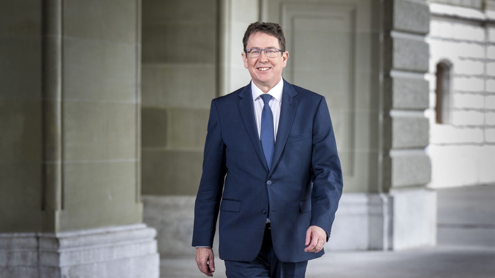 Albert Rösti Porträt 4 Download - Chancellerie fédérale Béatrice Devènes.