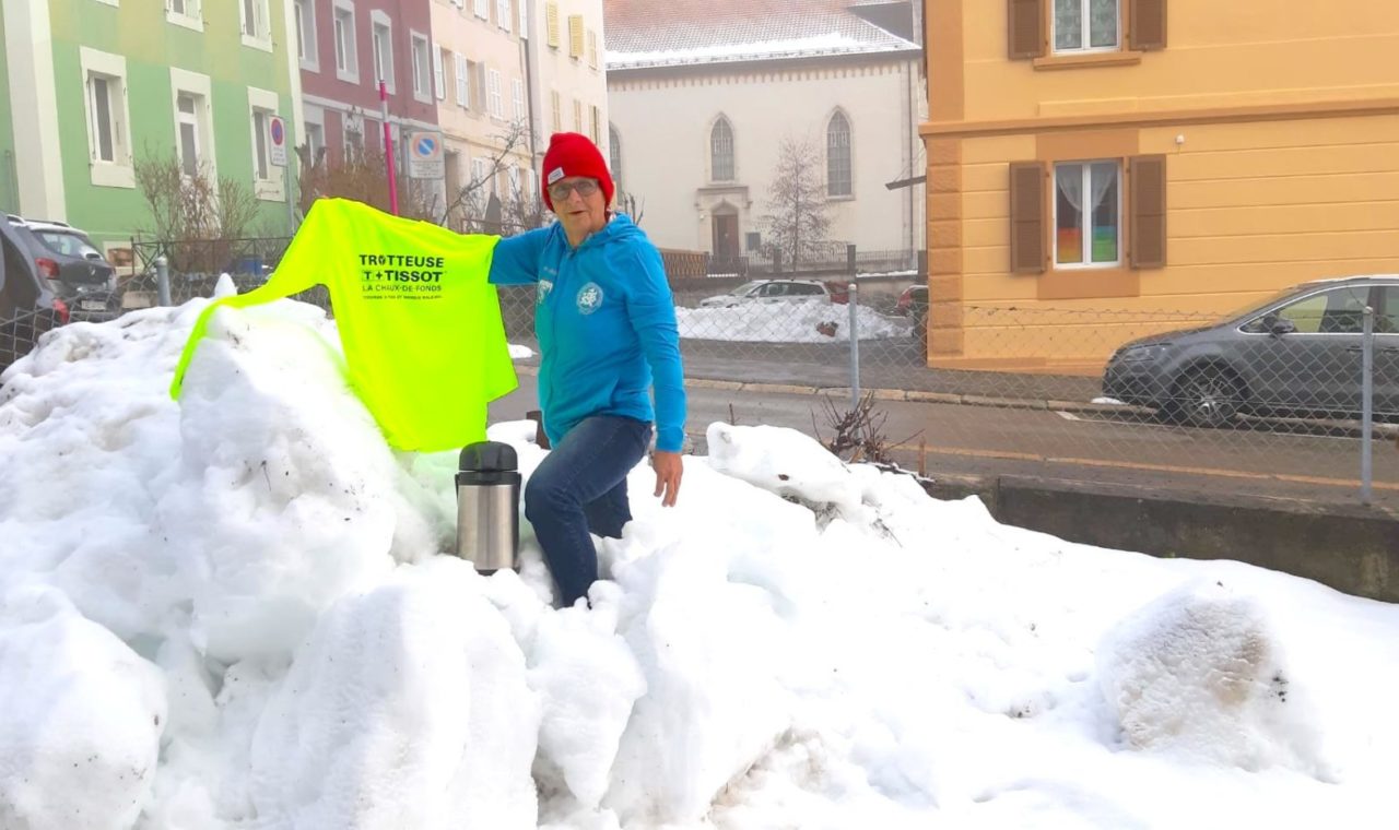 Nicole Weber vous attend sur tous les ravitaillements avec le sourire et bien sûr un thermos rempli de thé… 
ou de vin chaud ! © DR