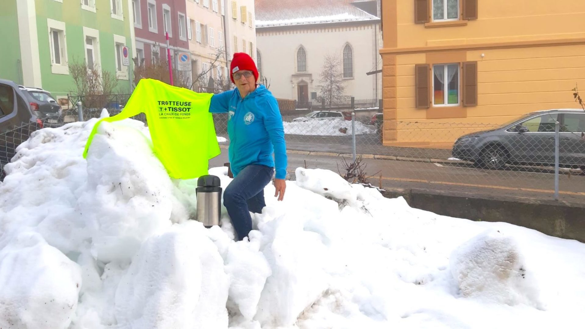 Nicole Weber vous attend sur tous les ravitaillements avec le sourire et bien sûr un thermos rempli de thé… 
ou de vin chaud ! © DR