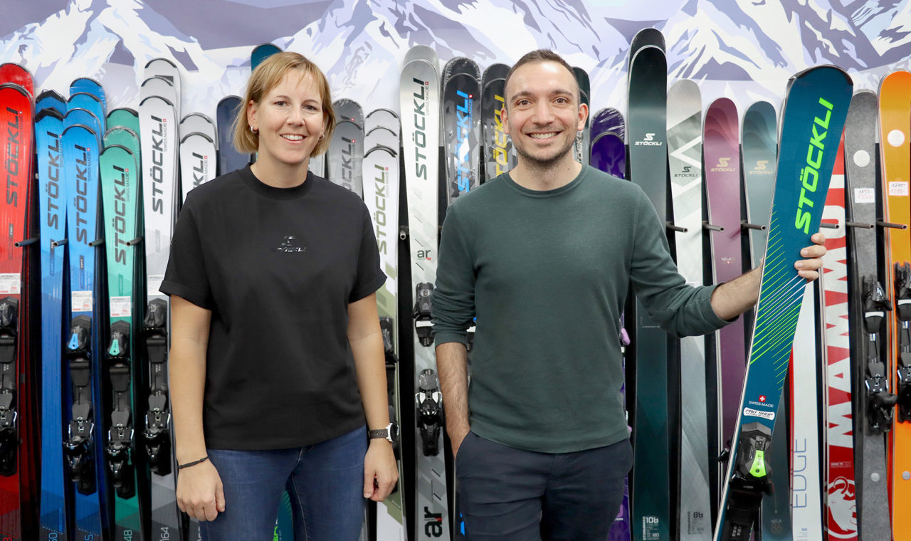 Chasse trésor . Céline Berger pose avec notre gagnant Pierluigi Giosi dans le magasin Pro Shop, théâtre de l'épreuve finale