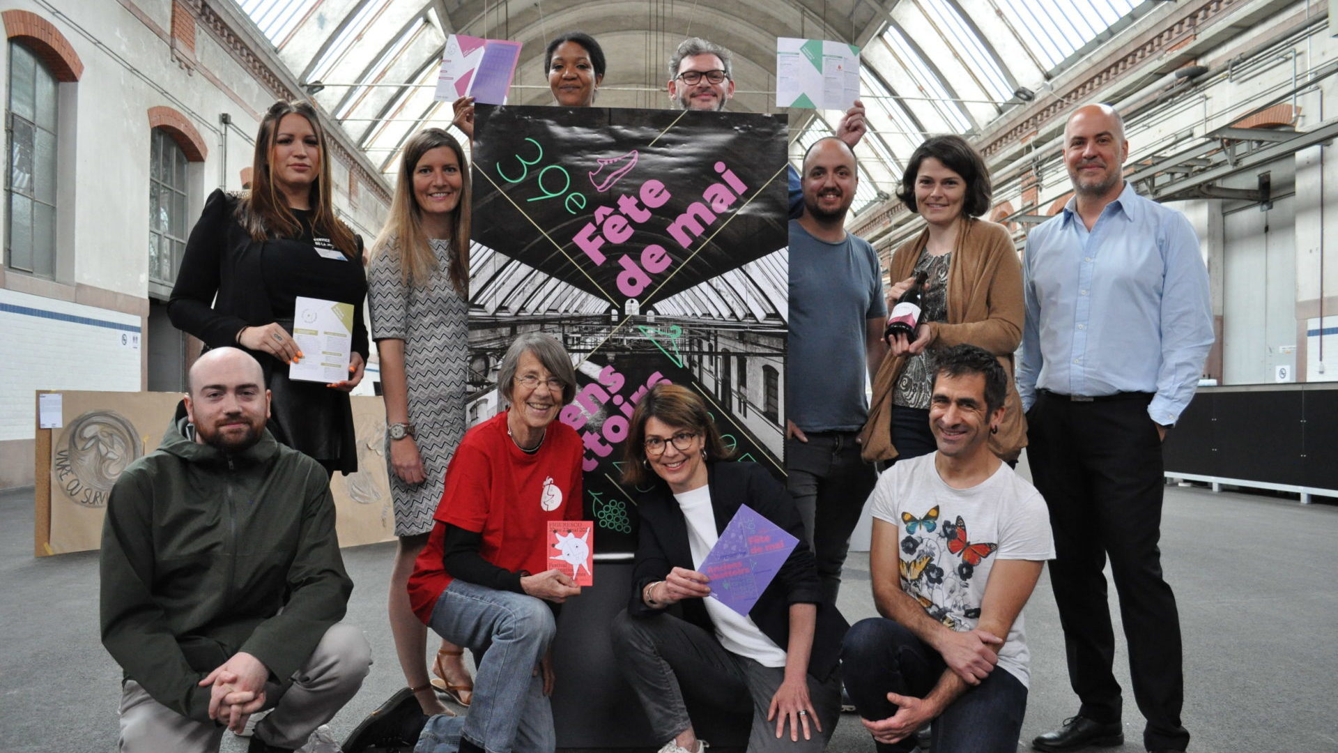 Ils font la Fête de mai : Nelly Sébastien (sports), Christelle Barth (jeunesse), Marc Josserand (culture), Ana Sarrias (marché aux puces et coordination), Laure Houlmann (vins de la Ville) et Benoit de Montmollin (vigneron-encaveur). (Photos : gs-Le Ô)