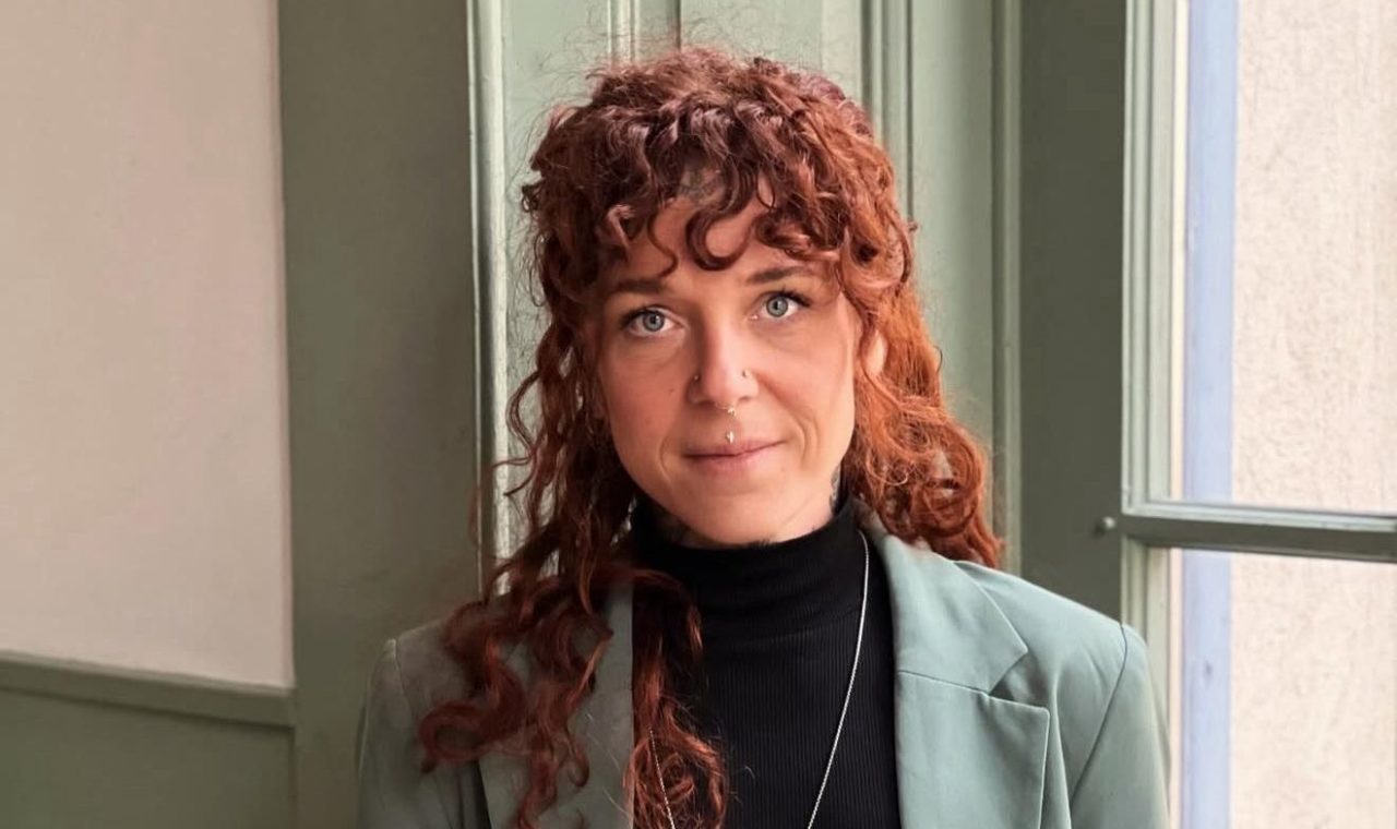 Julie Houriet Salomon La célébrante laïque Julie Houriet Salomon a ouvert Espace Mortem pour parler de la mort sous différents aspects : administratifs, artistiques et expérimentaux. Une structure unique dans le canton. © AP