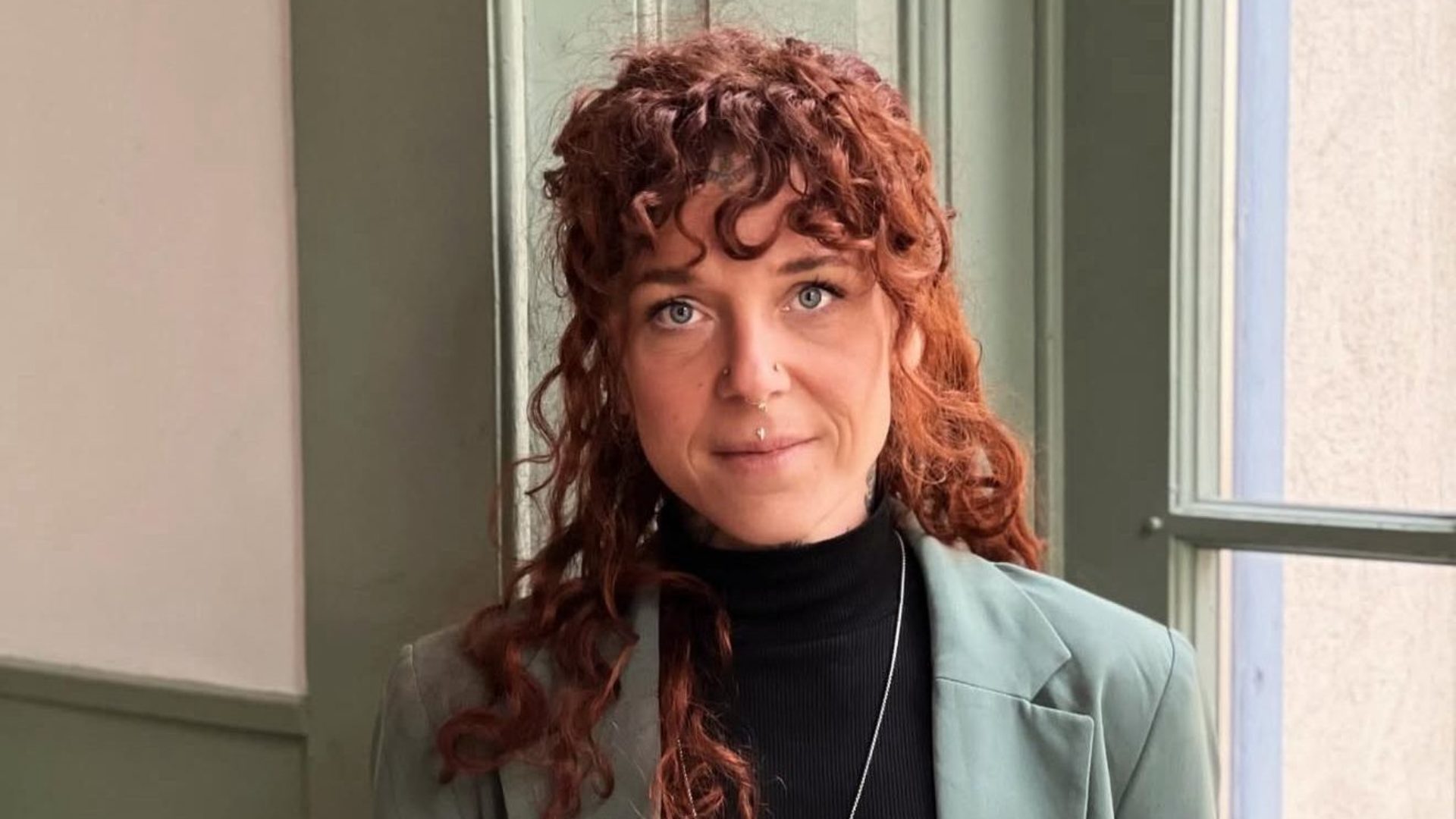 Julie Houriet Salomon La célébrante laïque Julie Houriet Salomon a ouvert Espace Mortem pour parler de la mort sous différents aspects : administratifs, artistiques et expérimentaux. Une structure unique dans le canton. © AP