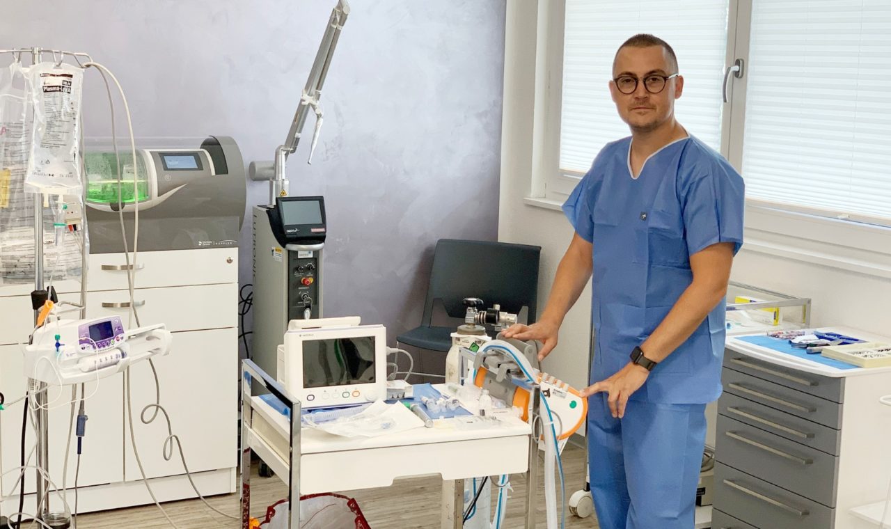 L’anesthésiste Dr Romero Jacobo accompagne ses patients aussi en amont des opérations. (Photo : sp)