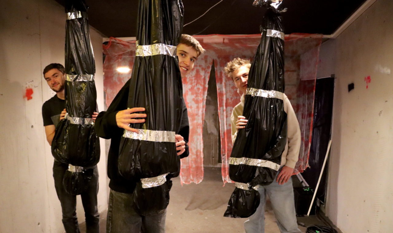 Passage Zimmermann 2 Il y a des périodes comme ça où on a envie de grands frissons. Halloween est 
la période parfaite pour s’octroyer une bonne dose de chocottes et se faire monter les poils. Ça tombe bien, le jeune collectif Randomevents a ce qu’il vous faut : 
une immersion dans un « tunnel hanté » qui grouille de sales trucs et de mauvaises surprises au sulfureux passage Zimmermann (rue de la Paix). Vous croyez que vous n’aurez pas peur ? Vous n’êtes pas prêts à voir ce que vous allez voir...