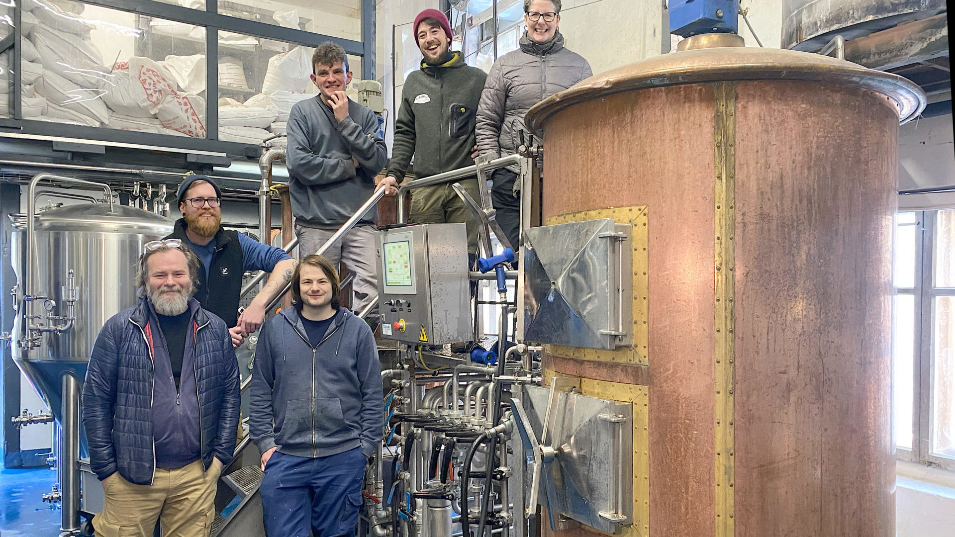 Les brasseurs de Celestial et La Meute se sont retrouvés pour élaborer Serpentis. De gauche à droite, Peter Danielsson, Kevin Cornu, Robin Fatton, Anton Thiébault, Jon Tschan et Marianne Fourie. (photo ape)