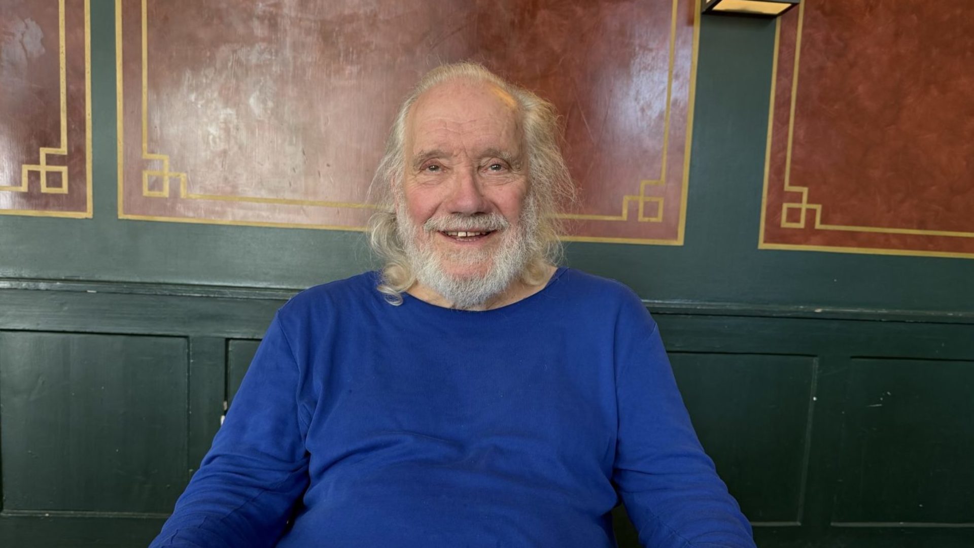 Le musicologue et chef d'orchestre François Lilienfeld, photographié à la salle de musique. (photo Société de musique de La Chaux-de-Fonds)