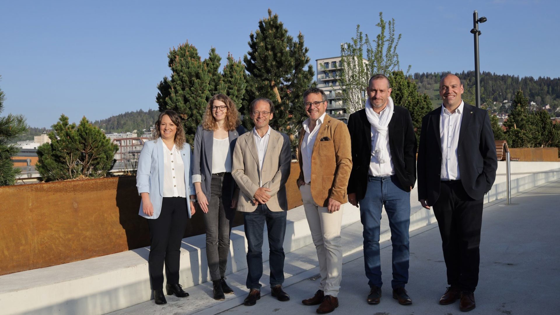© 2025 Pablo Fernandez La Chaux-de-Fonds, le Conseil communal sur le tout nouveau  Grand Pont. De gauche à droite :
Floriane Mamie, chancellière; Théo Bregnard; Théo Huguenin-Elie; Jean-Daniel Jeanneret; Thierry Brechtbühler.