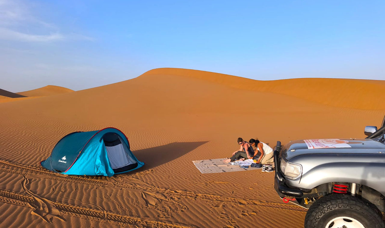 Sheeba et Alexia ont mis un premier pied dans le désert en amont de la course lors d’un stage au Maroc.