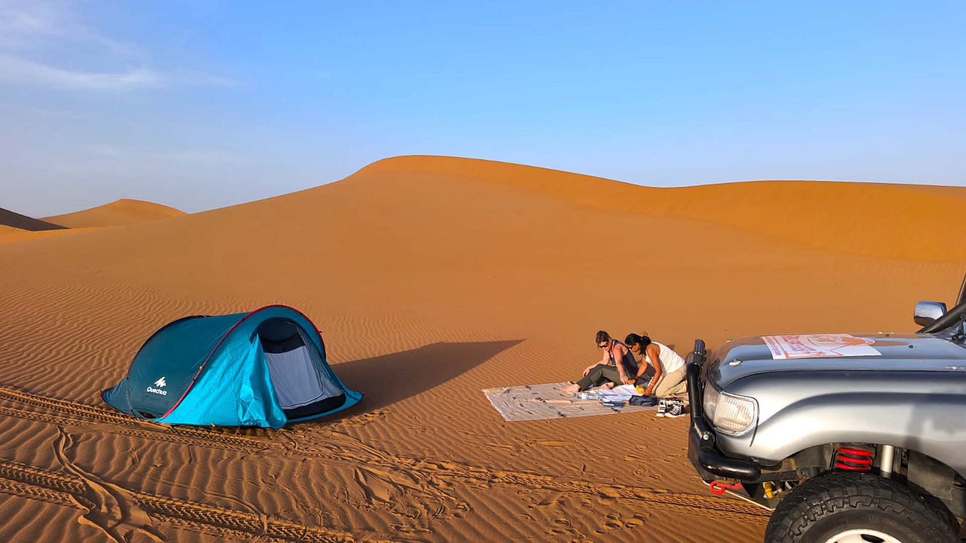 Sheeba et Alexia ont mis un premier pied dans le désert en amont de la course lors d’un stage au Maroc.