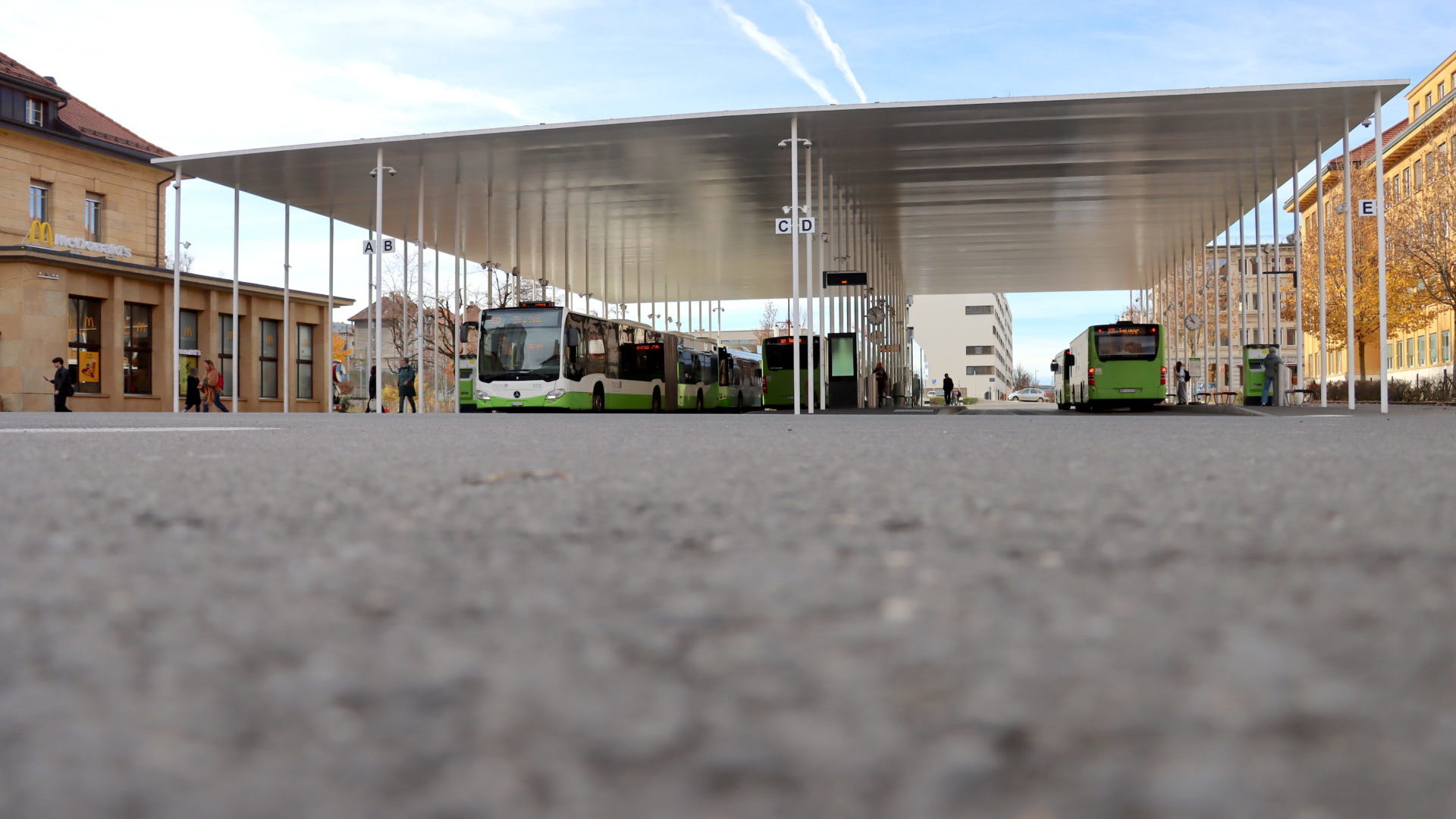 Dès cette semaine, une nouvelle rubrique fait son apparition dans votre journal : La sentinelle du Haut ! Portée par notre rédacteur en chef Kevin Vaucher, cette rubrique s’apparente à un tour de garde journalistique sur les grands défis des Montagnes, les dossiers chauds et les enjeux régionaux. Cet espace se veut participatif et votre avis servira à chaque fois de boussole d’analyse. Cette semaine, c’est la motion populaire qui propose un abonnement général cantonal pour des transports illimités à 16 francs par mois qui est dans le viseur. Suivez la sentinelle du Haut.