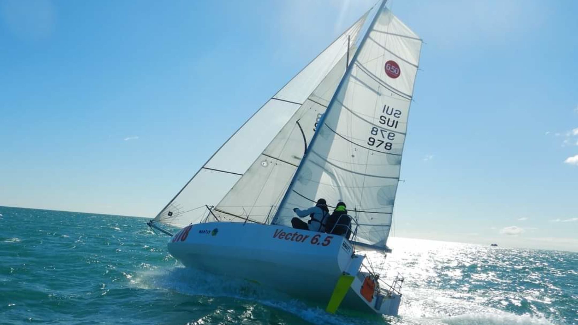 La course Mini Transat est appelée ainsi à cause de la taille des bateaux. En effet, le Chaux-de-Fonnier de 47 ans va traverser 7500 kilomètres sur cette petite embarcation de 6 m 50 
de long et 3 m de large. (photo dr)