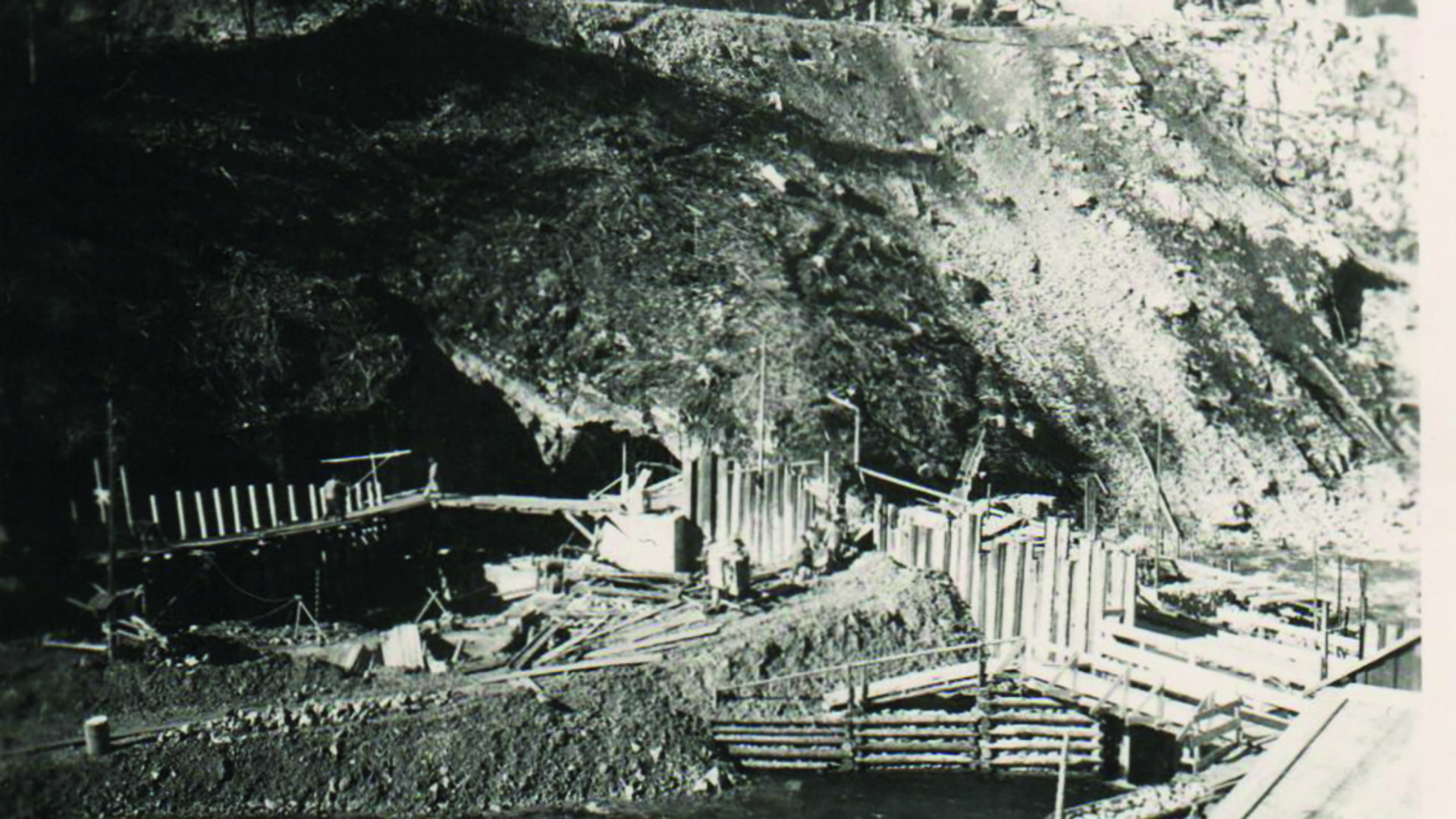 60 m3 de béton emportés par le Doubs en furie, et galerie creusée pour atteindre le point d’emboitement du mur du barrage (Photos jpm)