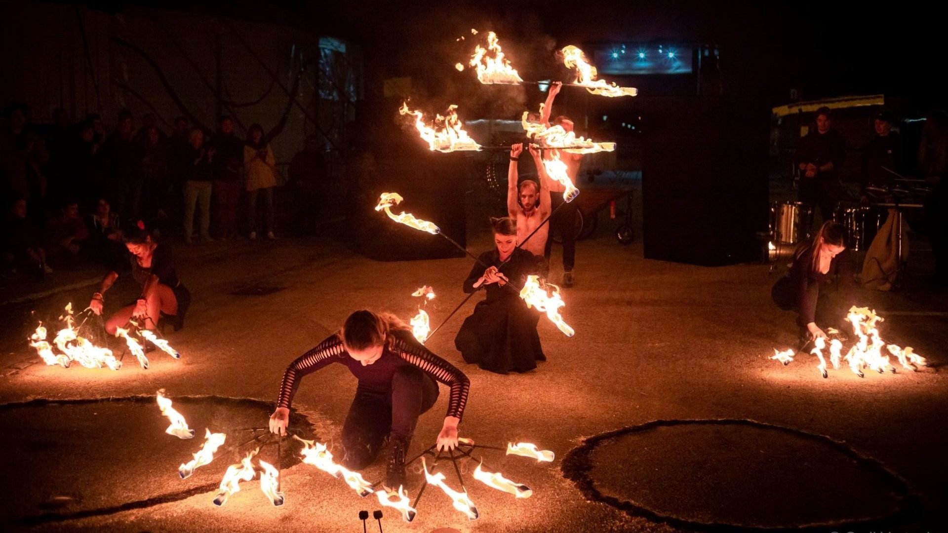 Clou de cette soirée flamboyante, « Groove in Fire », pour un spectacle puissant et rythmé. (Photo : Cyril Vartanian)