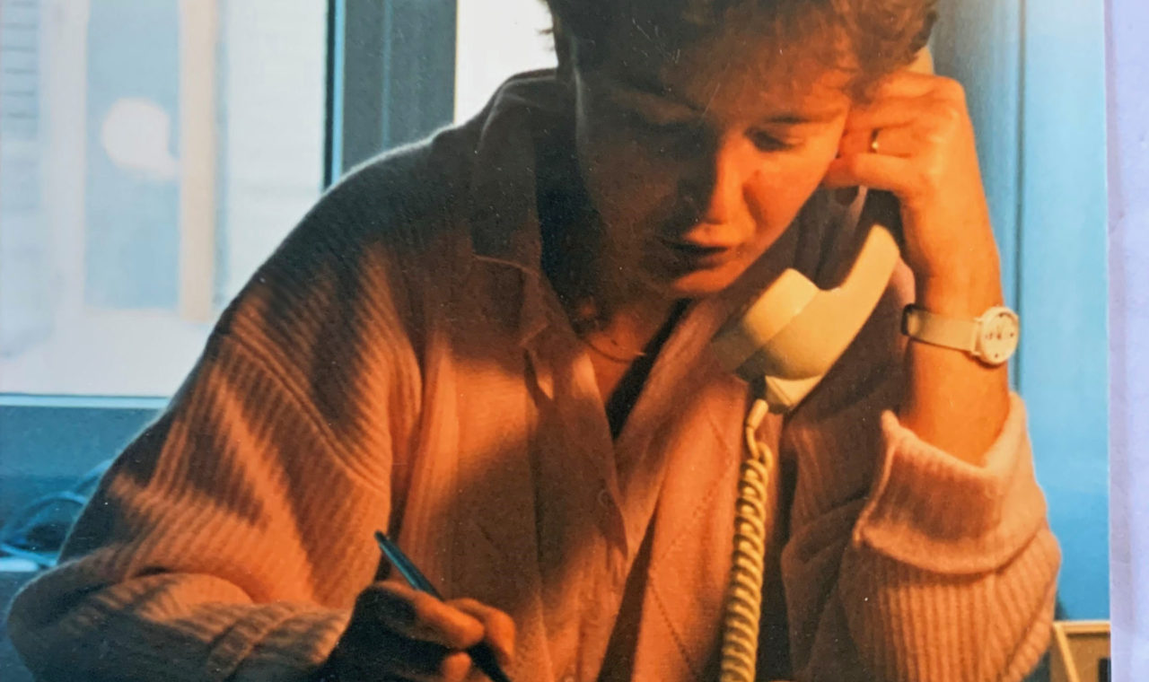 Claire-Lise Droz en pleine enquête, en 1985, alors qu'elle se trouvait chez Bernadette Richard. (photo br)