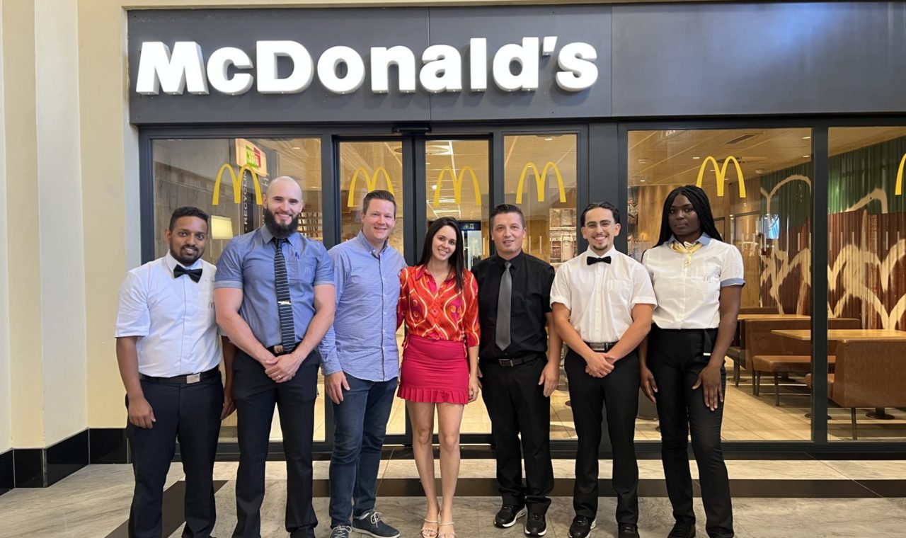 L’équipe du restaurant de la gare, de g. à d. : Saru, Corentin, Michael, Laysa, Ruhon, Tiago et Kornelia (photo McDonald's).