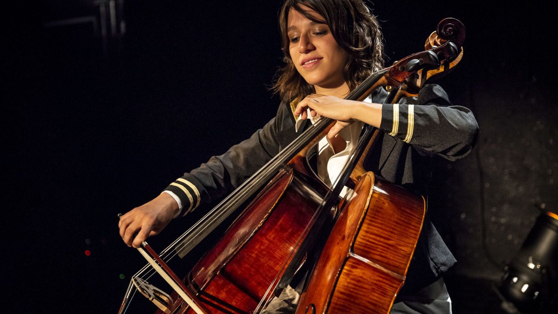 Noémy Braun : l’envie de créer avec son mari un festival des musiques du monde à La Chaux-de-Fonds. Et d’y retrouver les « renversés » du restaurant de la patinoire. « Les meilleurs du monde ! » (Photo : Ricardo Volpe Diaz)