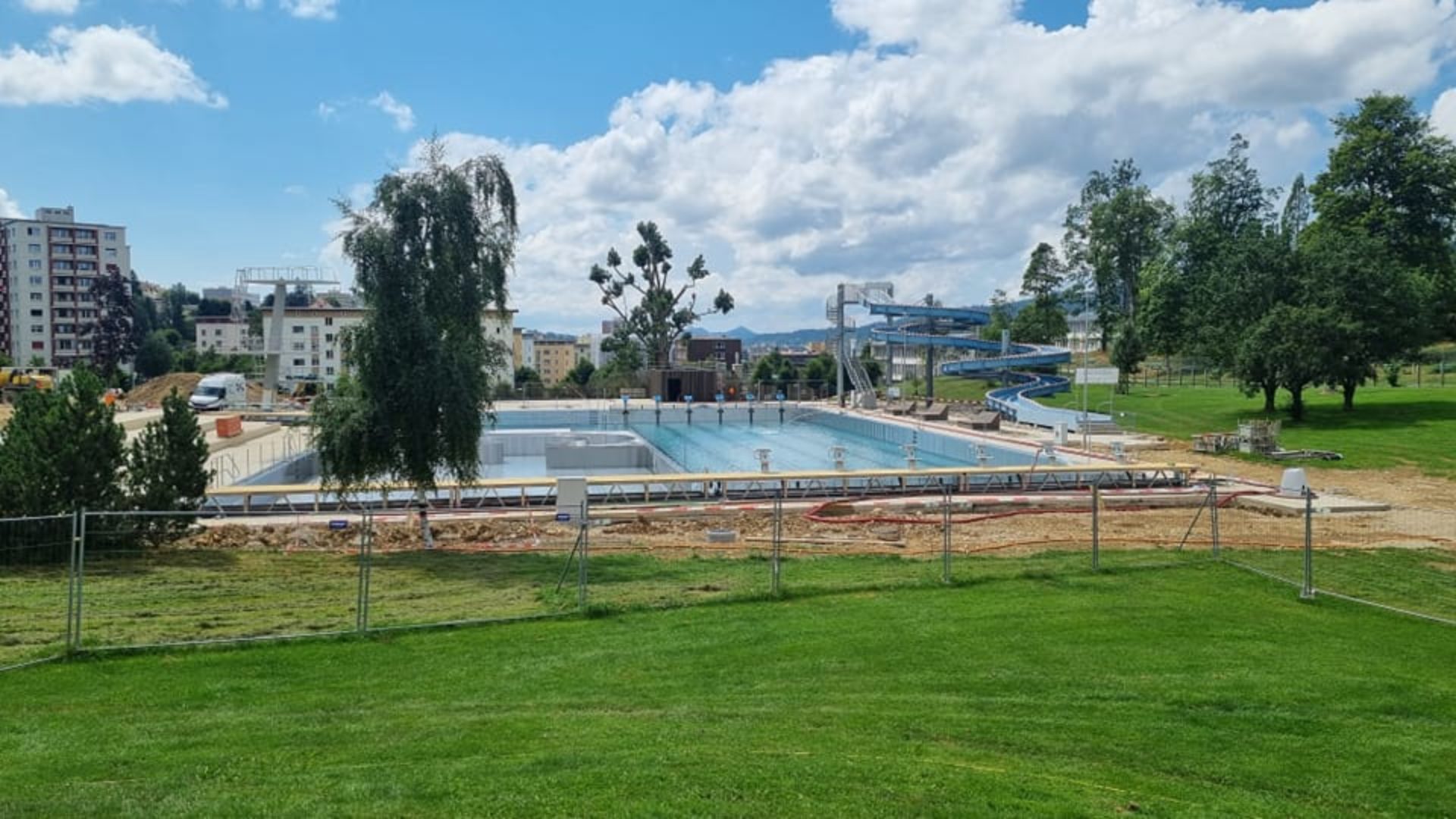 Patrick Erard a publié cette photo des bassins en cours de remplissage avant l'annocne de la réouverture. (dr-Patrick Erard)