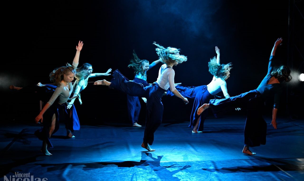 La compagnie EllementArts jouera
son spectacle Dancing water drops ce
weekend, sous le chapiteau de Circo
Bello à Beau-Site. (Photos : Vincent Nicolas)